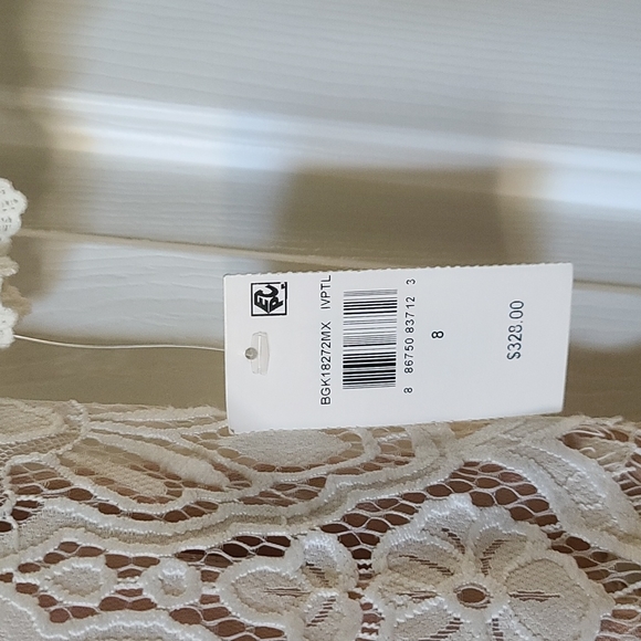 Dress - Picture 7 of 8